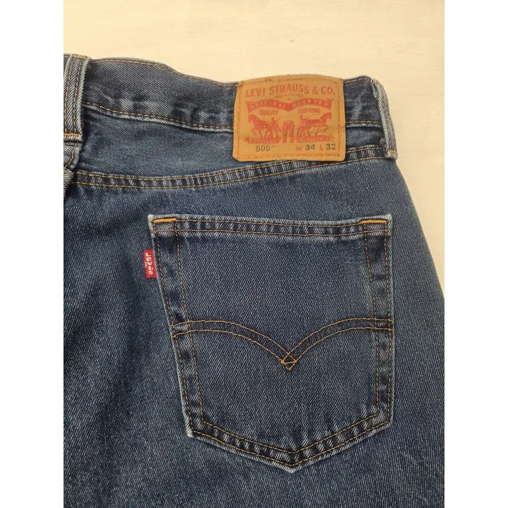 Levis measurements shown